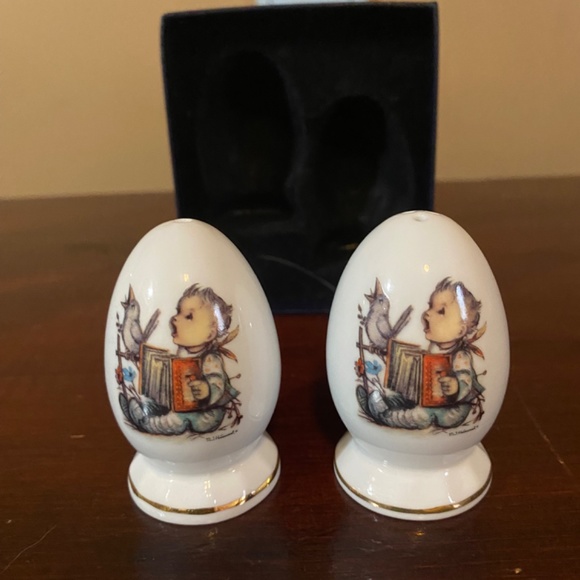 Vintage Hummel German salt and pepper shakers - Picture 3 of 4